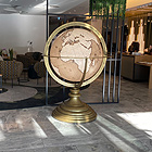 Globus mit 100cm Durchmesser in Antikstil mit vergoldetem Standfuß / Standort Köln